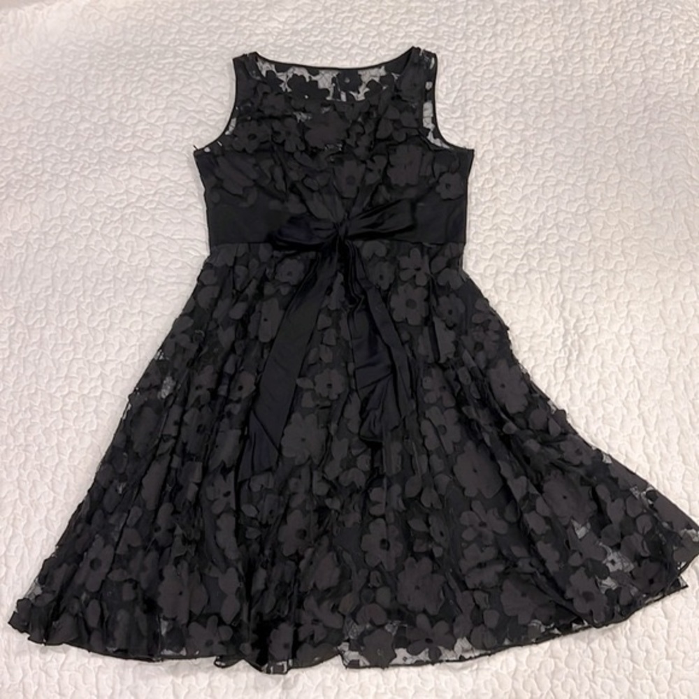 Adrianna Papell sleeveless floral appliqué lined dress with front bow size 10